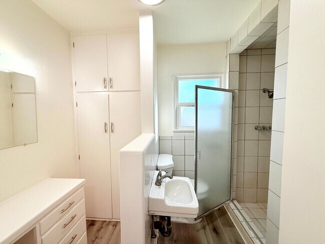 Building Photo - 6200-6202 Muscatel