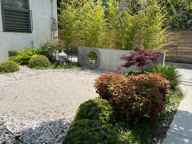 Building Photo - 1349 W 23rd St