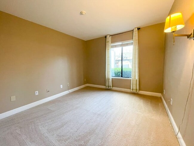 Building Photo - Cozy 2 Bedroom Ground Level Condo In The Highly Desirable New Park Village Community in Newark