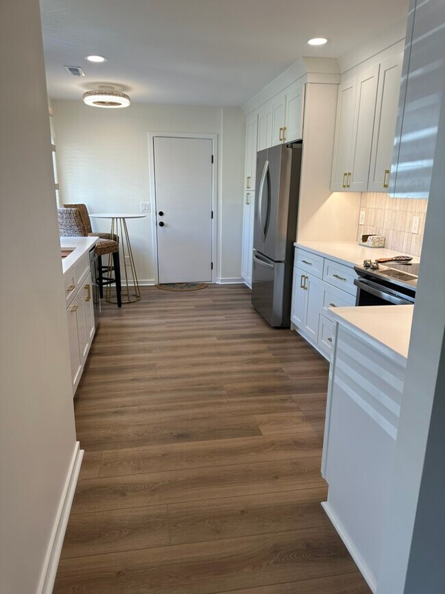 Building Photo - 221 Bogey Dr