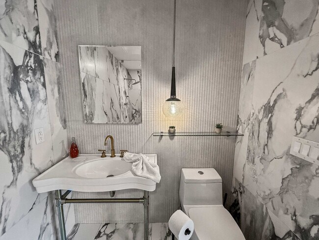 Building Photo - 309-11 South St