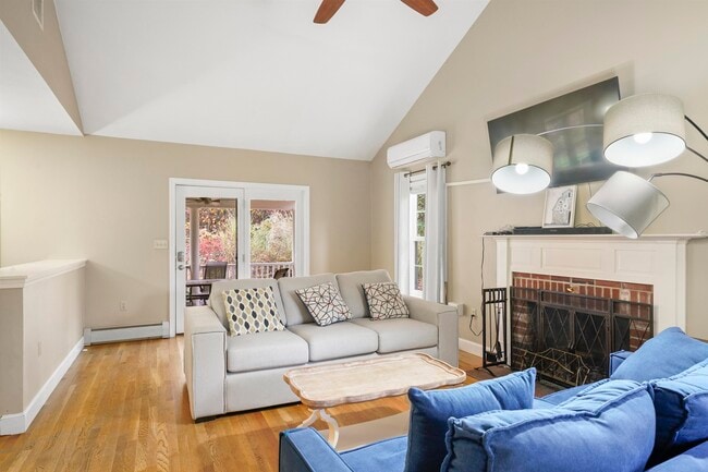 Building Photo - 13 Bear Hill Rd