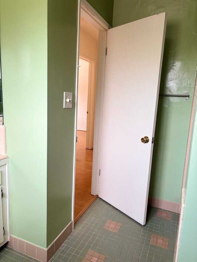 Building Photo - 6825 Whitley Ter