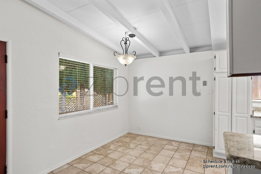 Building Photo - 499 Pebble Dr