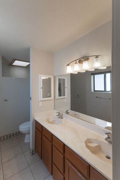 Building Photo - 3385 Poppy Trail Dr