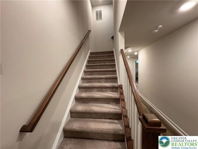 Building Photo - 7505 Clayton Ave