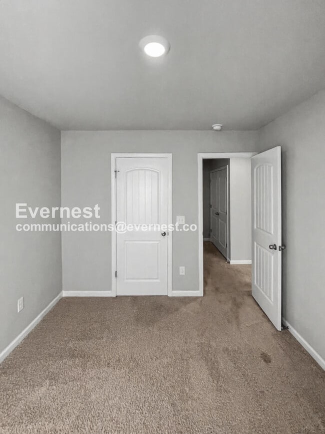 Building Photo - 3 Bed/2.5 Bath Townhome with Garage / Pet-Friendly / Available Now!