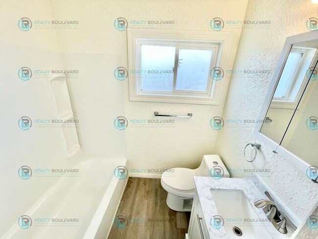 Building Photo - Amazing 2 Bedroom- Come see this adorable ...