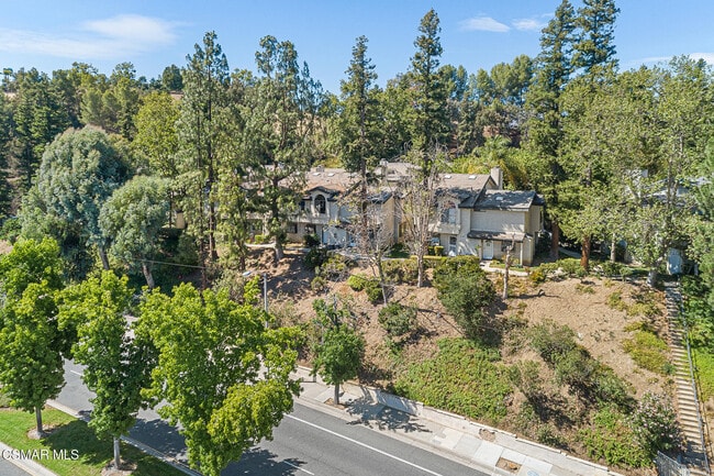 Building Photo - 5720 Skyview Way