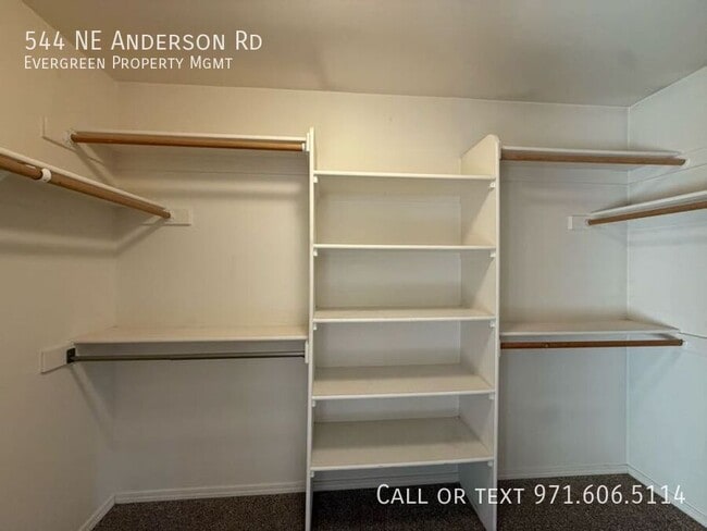 Building Photo - 544 NE Anderson Rd