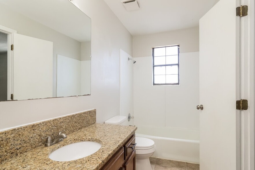 Building Photo - 101 E Pacific Dr