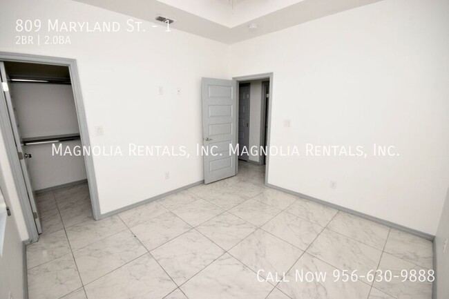 Building Photo - 809 Maryland St
