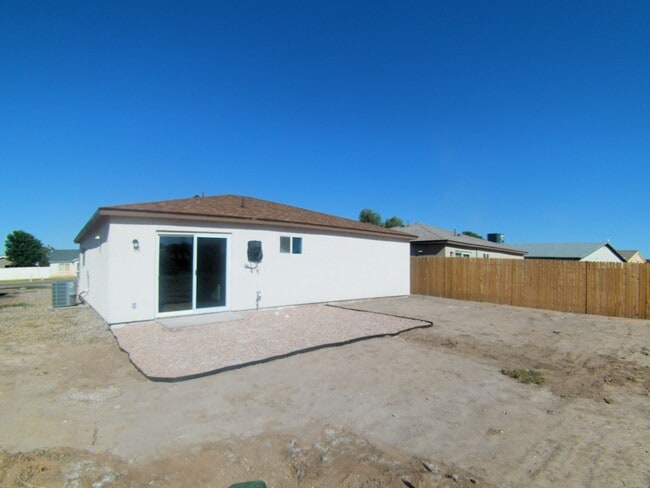 Building Photo - 9821 S Phoenix Dr