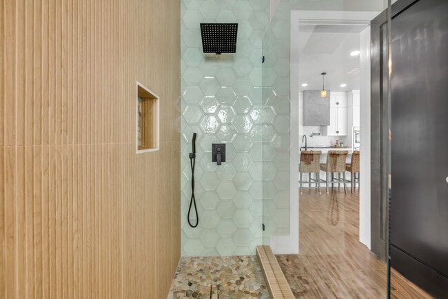 Building Photo - 1707 N Peninsula Ave