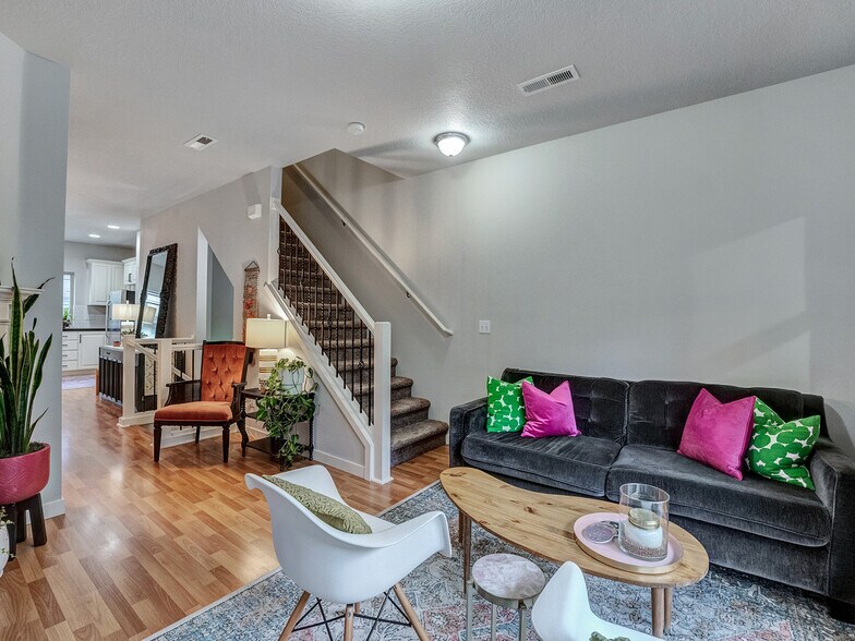 Building Photo - 8918 SW Elena Ln