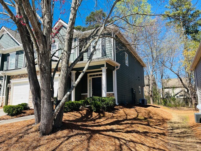 Building Photo - Wow! 3 bedroom 2.5 bathroom home in Newnan, 2100 plus sqft, 2 car garage, huge rooms, must see!