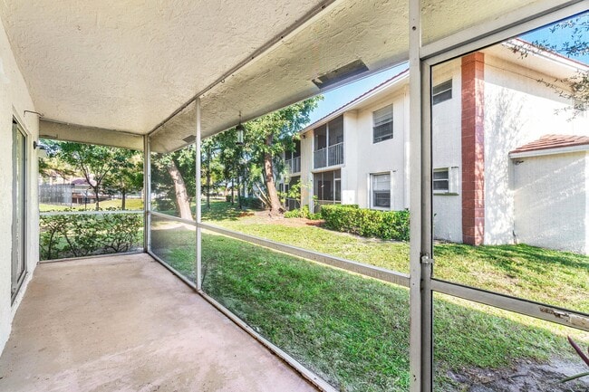 Building Photo - 9977 Three Lakes Cir