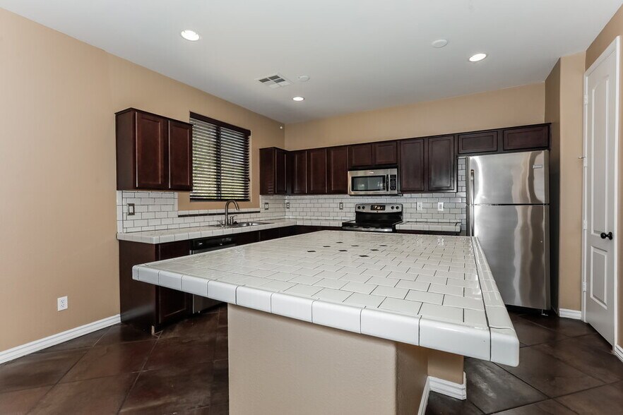 Building Photo - 4128 E Desert Sands Pl