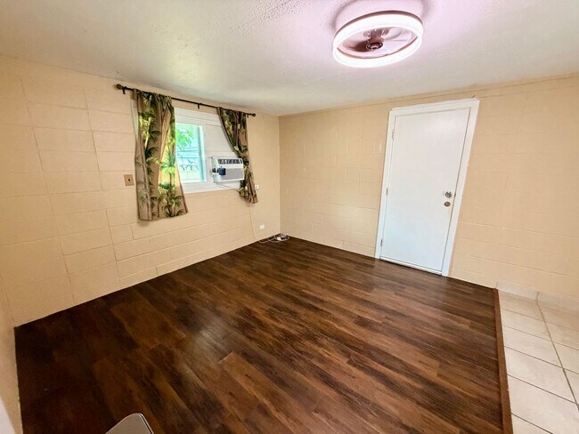 Building Photo - 1347 Palolo Ave