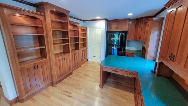 Building Photo - NOW AVAILABLE!! Gorgeous Two Story 3 Bedroom 3 Bath Perfect for Working From Home and Entertaining!