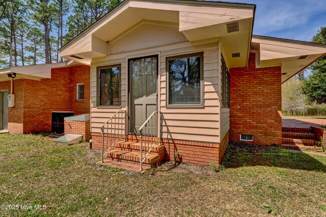 Building Photo - 4141 Lake Ave