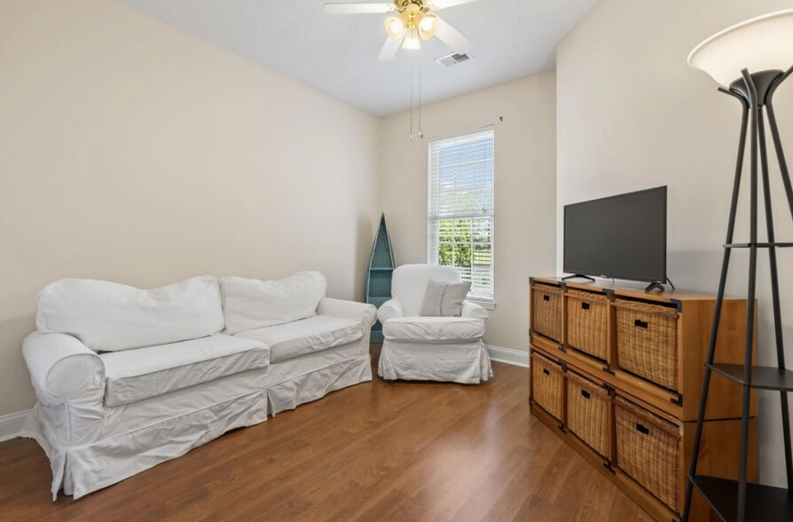 Building Photo - 136 Regency Dr