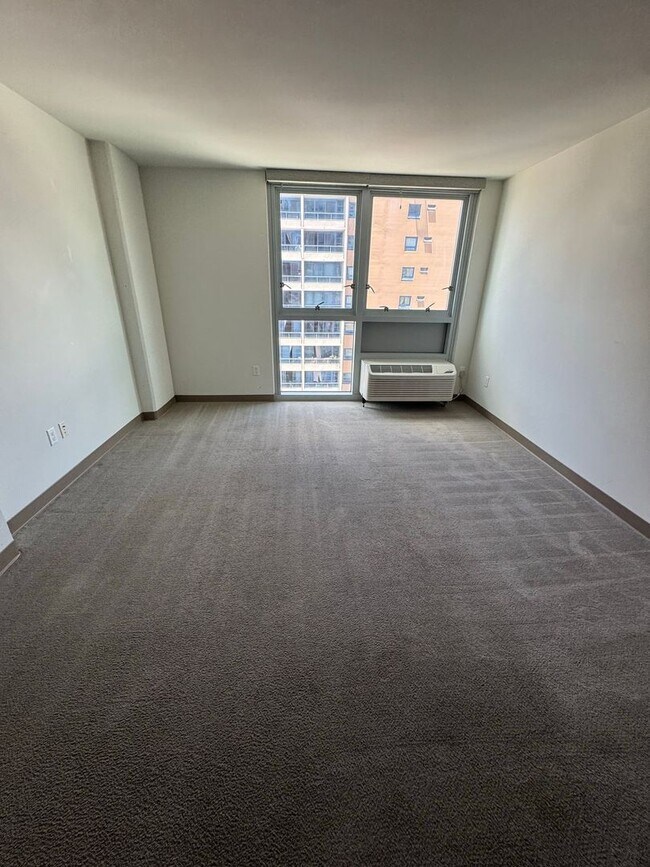 Building Photo - *PET FREINDLY* 3 Bedroom 2 Bathroom 1 Park...
