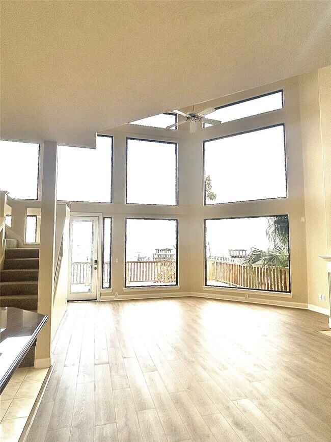 Building Photo - 807 Kipp Ave