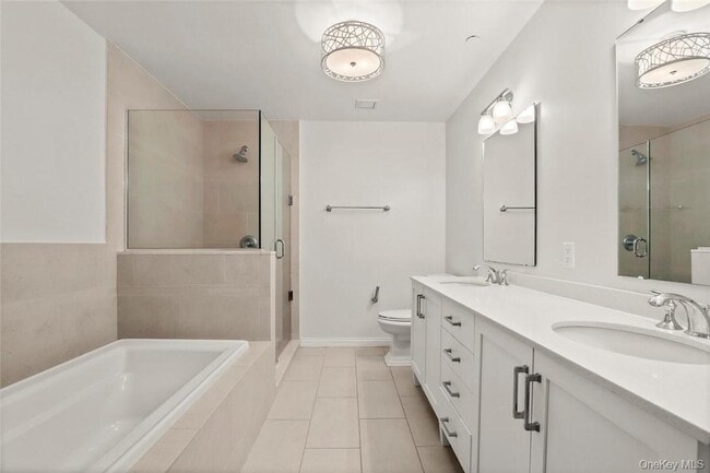 Building Photo - 10 Byron Pl