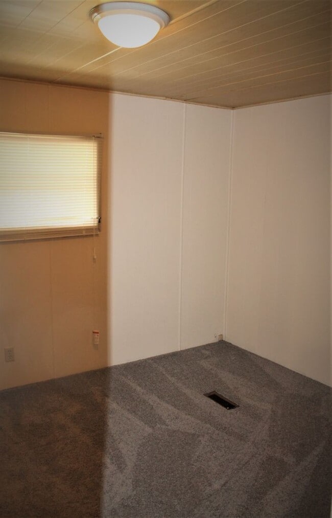 Building Photo - 55+ Spacious 2 bed 2 bath SIERRA DAWN HOME!