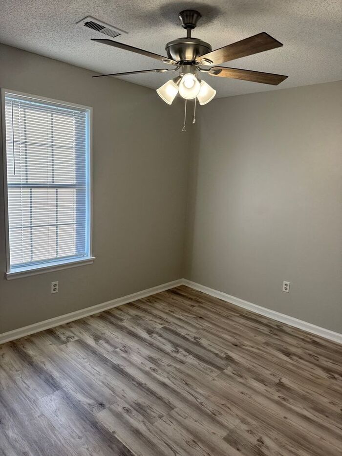 Building Photo - 114 Johnny Reb Dr