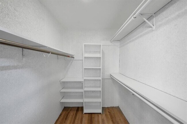 Building Photo - 172 Oak Forest Dr