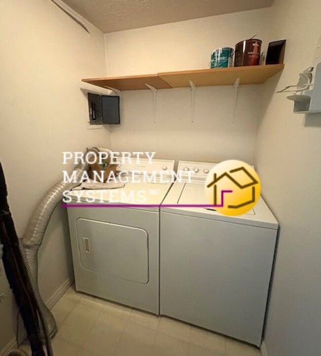 Building Photo - 2 Bedroom Condo in Millcreek!