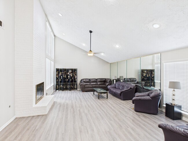 Building Photo - 7611 Hopewell Ln