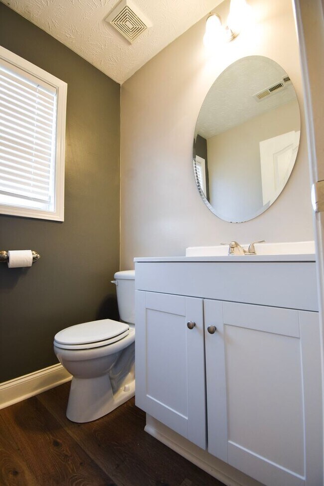 Building Photo - 4 bedroom, 2.5 bathroom Home!