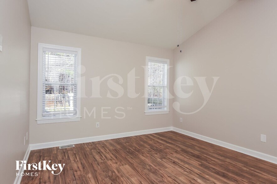 Building Photo - 222 Tillamook Dr
