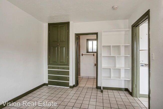 Building Photo - 565 S Main St