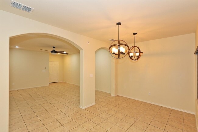 Building Photo - 5610 Montevista Dr