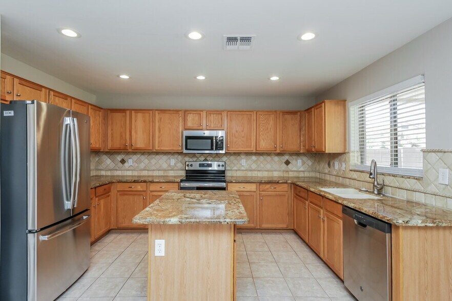 Building Photo - 1942 E Ebony Pl