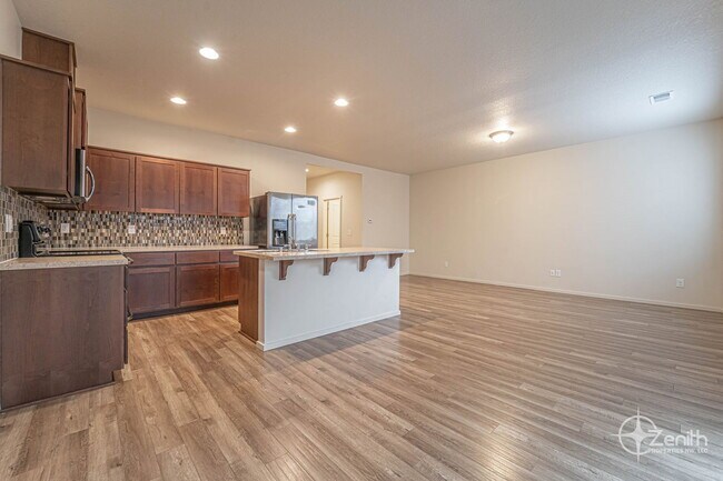 Building Photo - 1400 NE 85th Way