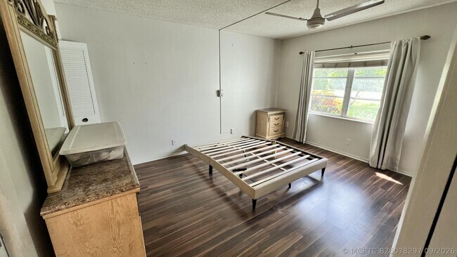 Building Photo - 2440 SW 22nd Ave