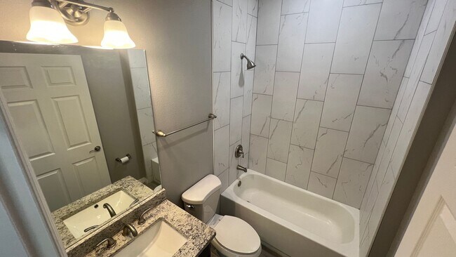 Building Photo - ADORABLE 3 Bedroom / 2 Bathroom Home in Pa...