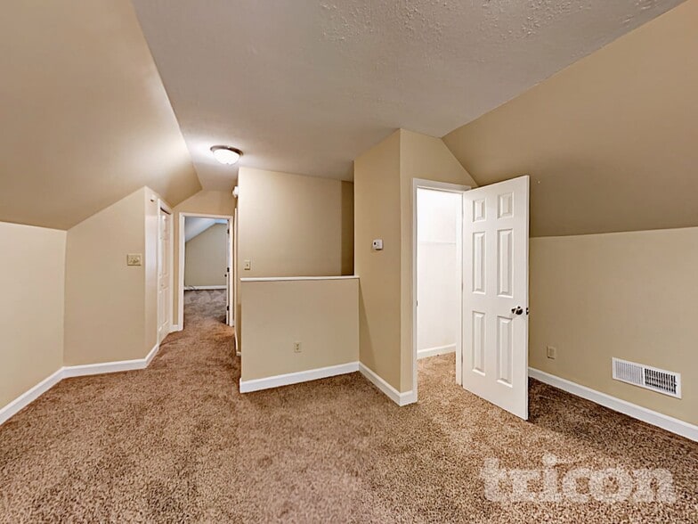 Building Photo - 605 Lake Dr SW