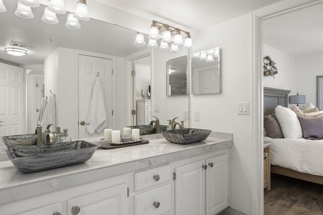 Building Photo - 12762 Ironstone Way