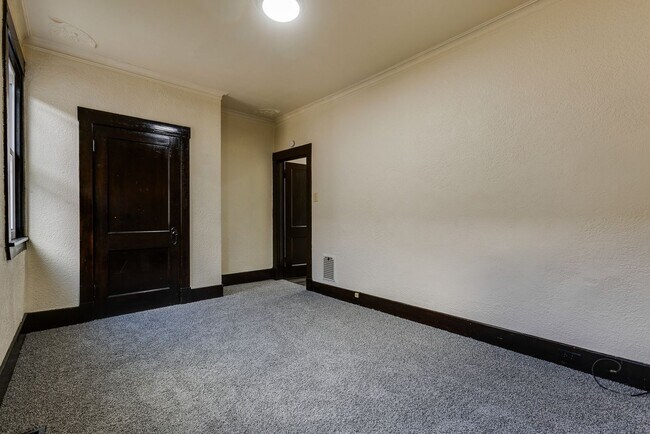 Building Photo - 609 E Warrington Ave