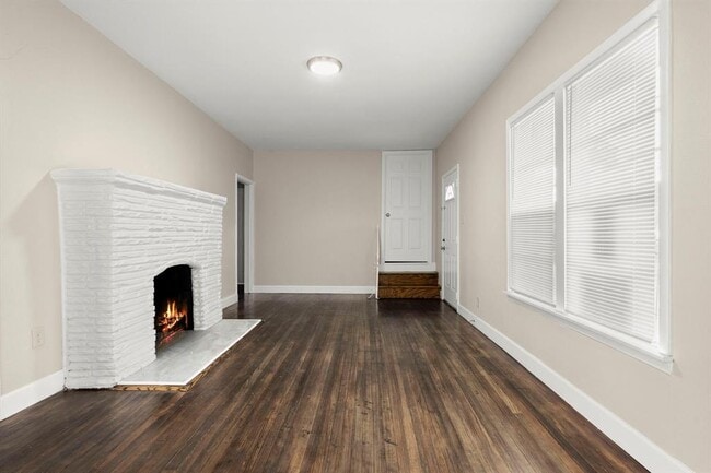 Building Photo - 5001 McKinney St