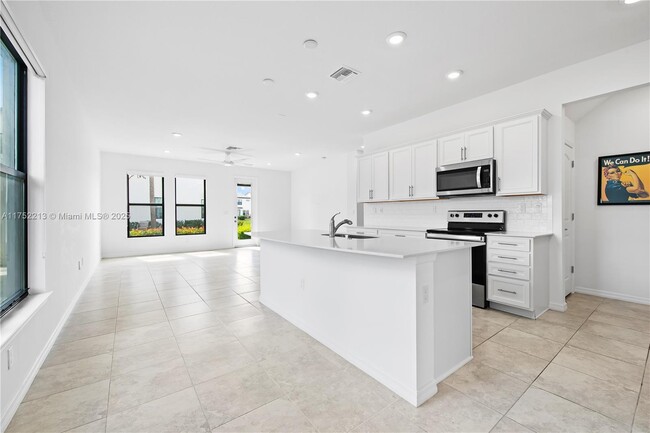 Building Photo - 2102 Appleton Cir N