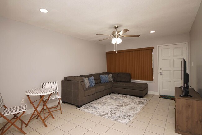 Building Photo - 210 Pelham Rd
