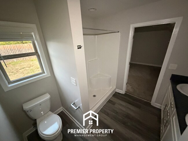Building Photo - Beautiful 4BR/2BA Tuscaloosa Home | 1,497 Sq Ft, Covered Back Patio & 2-Car Garage