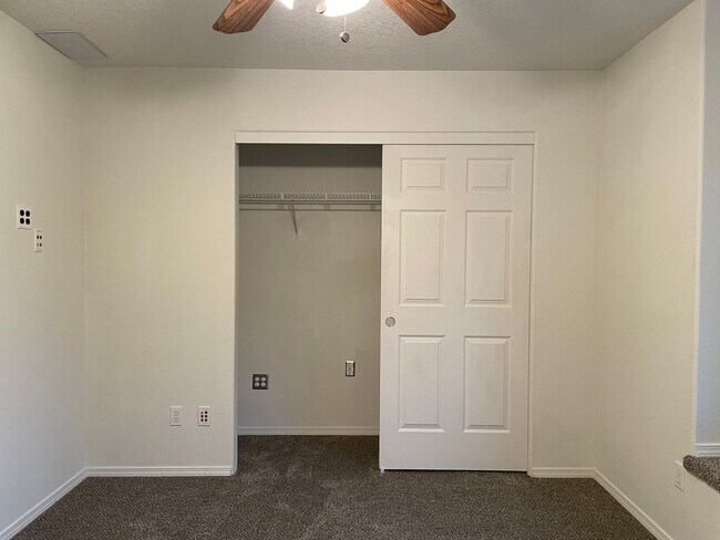 Building Photo - FANTASTIC 4 Bed 2.5 Bath Home in Salmon Creek! HUGE side yard and back yard! Extra large private ...